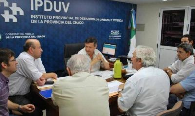 Peppo se comprometi� a trabajar con agrimensores para medir 4000 terrenos 
