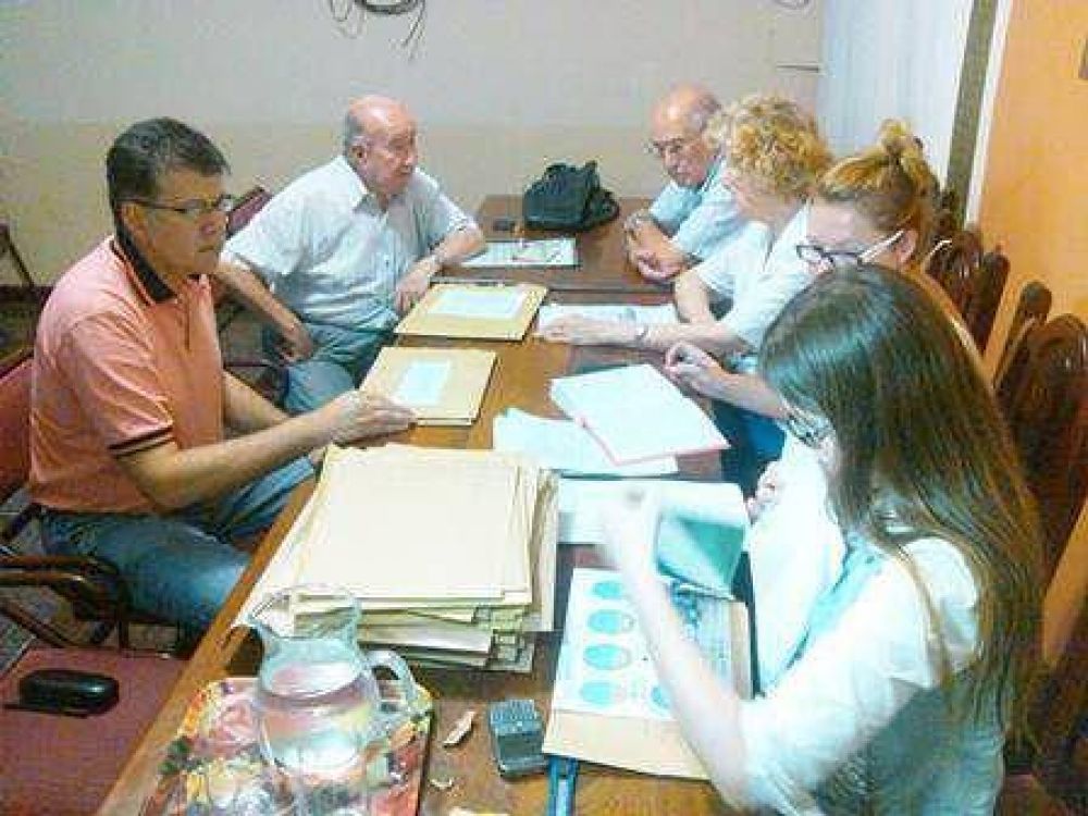 Comenz� el trabajo del jurado para elegir la bandera de la ciudad de S�enz Pe�a 