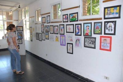 Pte. Per�n - Nueva exposici�n en la Galer�a Municipal