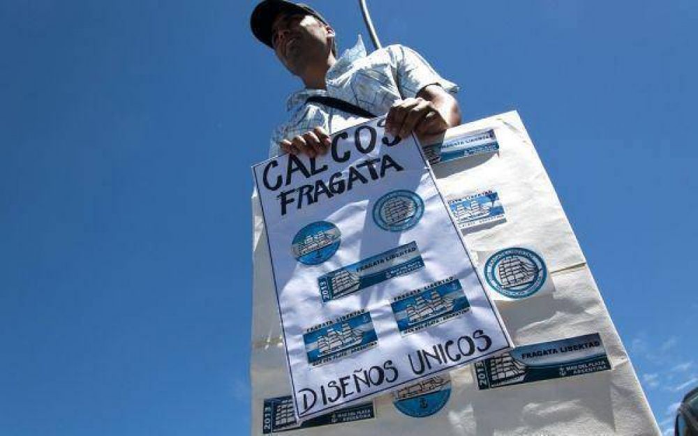 Los vendedores tambi�n aprovecharon el arribo de la Fragata Libertad