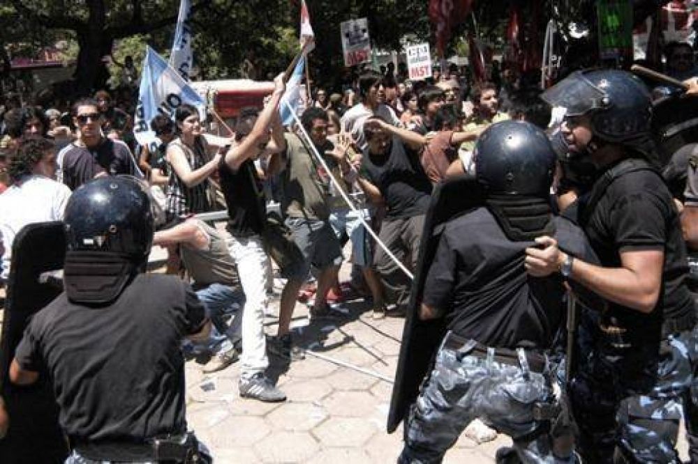 Incidentes en la manifestaci�n en contra del aumento del boleto