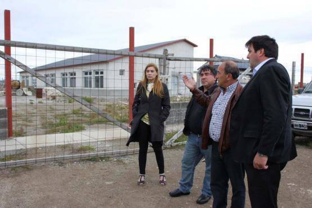 Energ�a y gas para los establecimientos educativos del barrio San Benito 