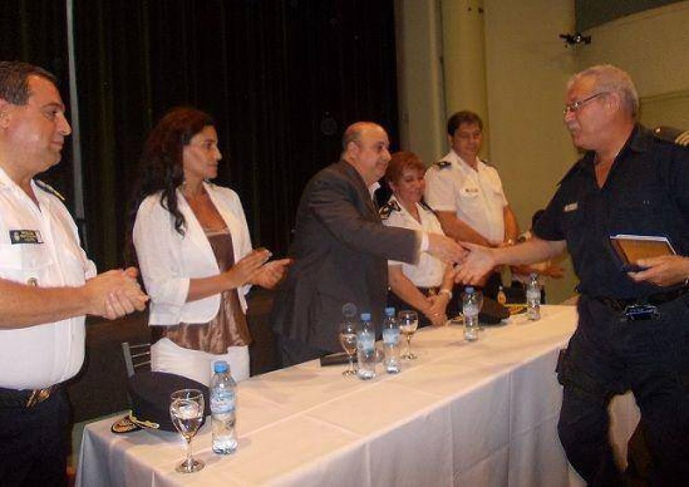 Los municipios de San Isidro y Tigre reconocieron a la Polic�a bonaerense