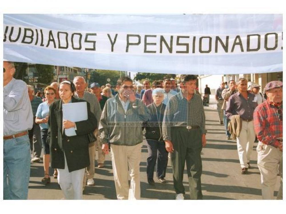 Jubilados provinciales solicitan el cambio del cronograma de pago 