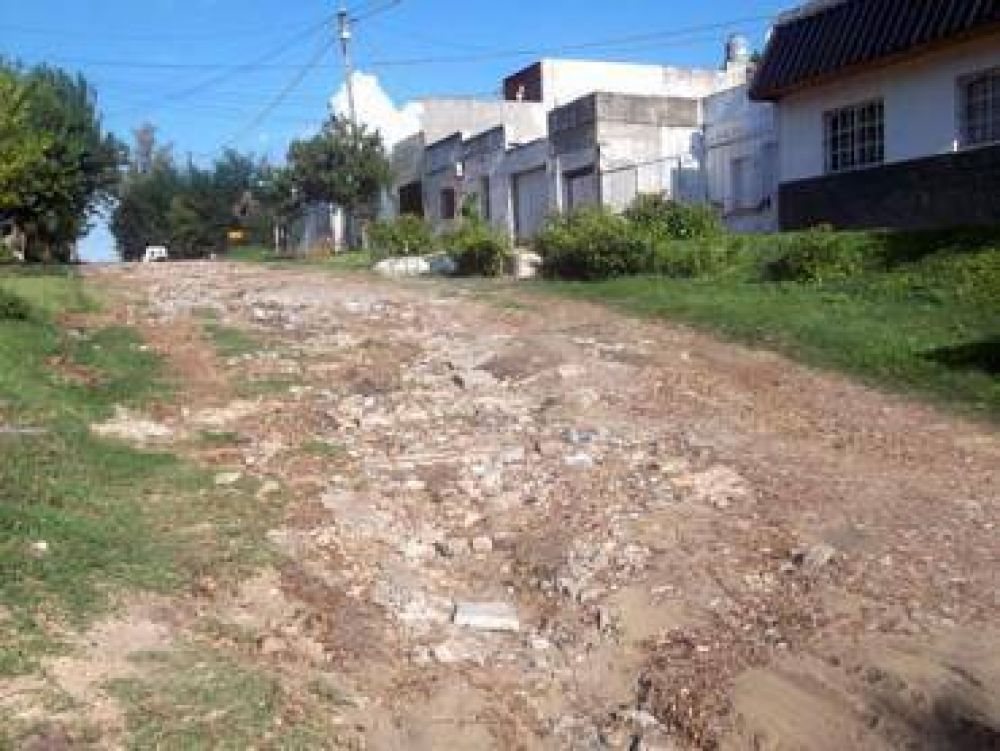 Vecinos reclaman el arreglo de las calles 