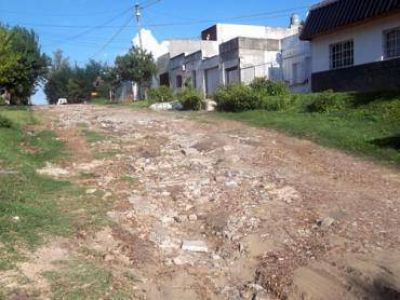 Vecinos reclaman el arreglo de las calles 