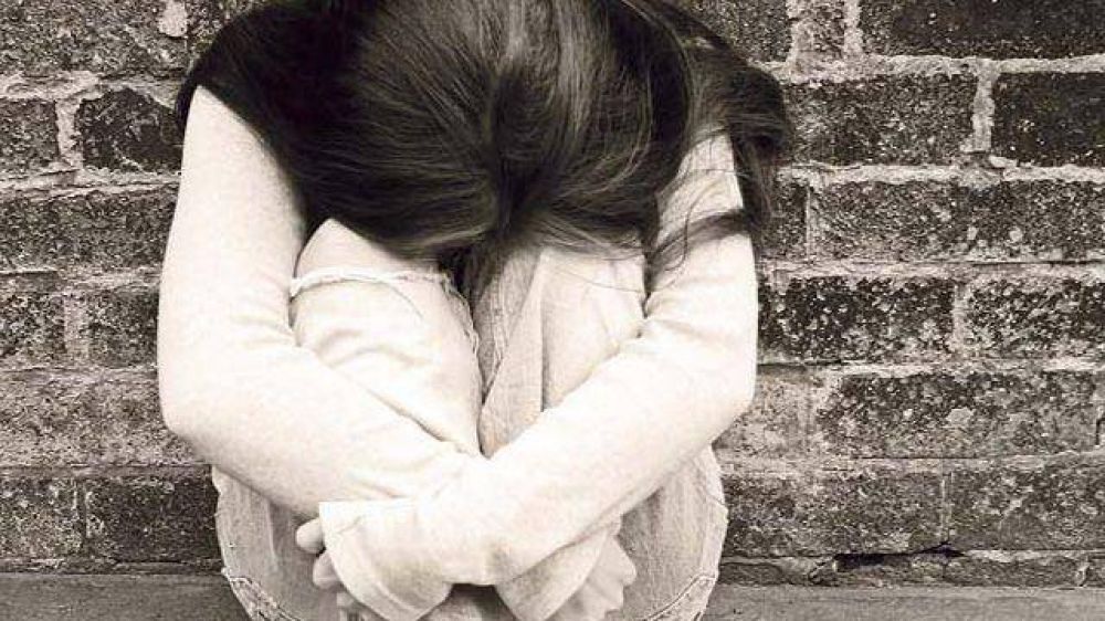 Joven acus� a su padrastro de violarla y a su madre de c�mplice	  
