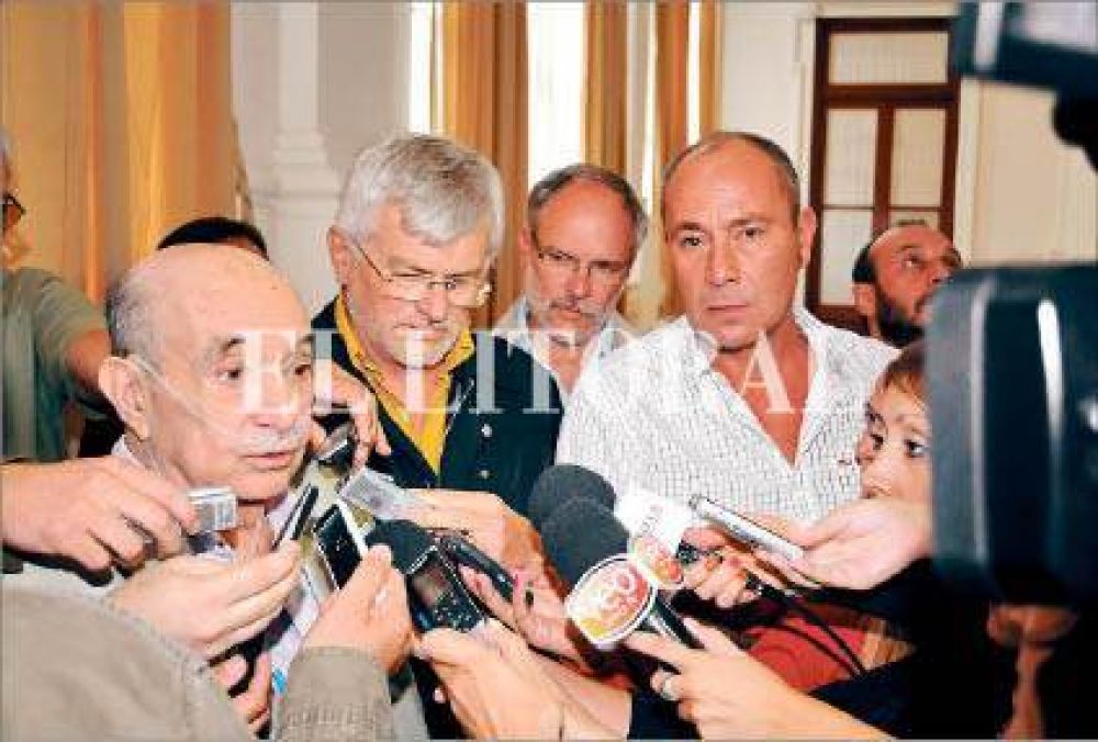 Los estatales santafesinos pusieron piso a la paritaria de febrero: 25% 