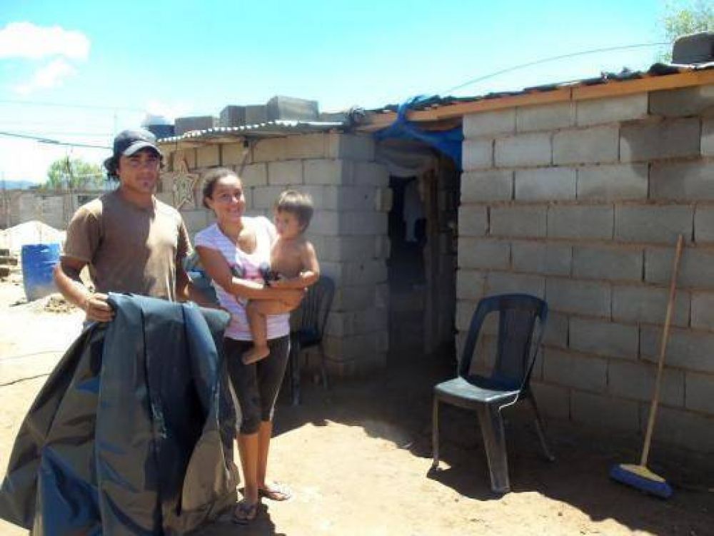 El Gobierno asisti� a cerca de 50 familias 