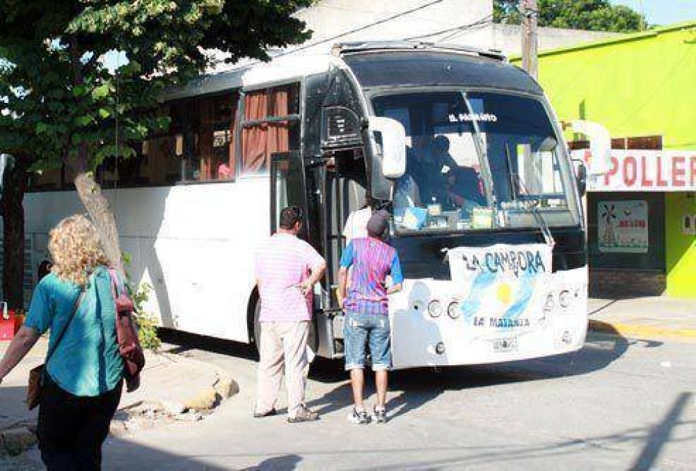 Militantes de Ca�uelas viajaron a Mar del Plata