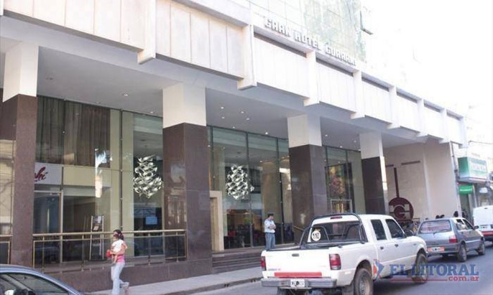 Los hoteles reciben a los primeros turistas y aguardan a delegaciones 