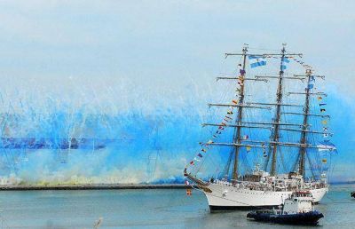 Tras su retenci�n durante 78 d�as en �frica, la Fragata Libertad amarr� en Mar del Plata