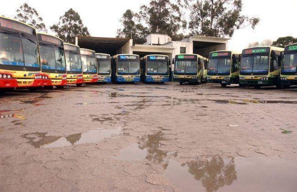 Empresarios del transporte p�blico van por un aumento del boleto del 35%