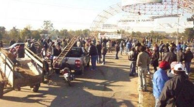 Pescadores cortan el acceso a Vilelas por falta de luz 