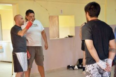 �Juanito� D�az, visita de lujo en el barrio Moure 