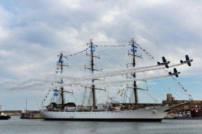 �Hoy m�s que nunca patria s�, colonia no�