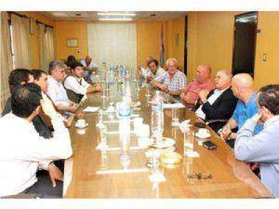 Directivos de la Cooperativa y de la C�mara del Tabaco se reunieron con Jenefes quien analiz� las inquietudes del sector 