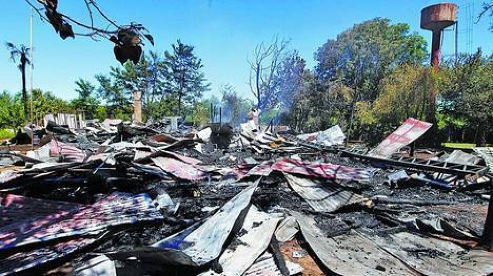 Una escuela, nuevo blanco de un incendio en el sur de Chile