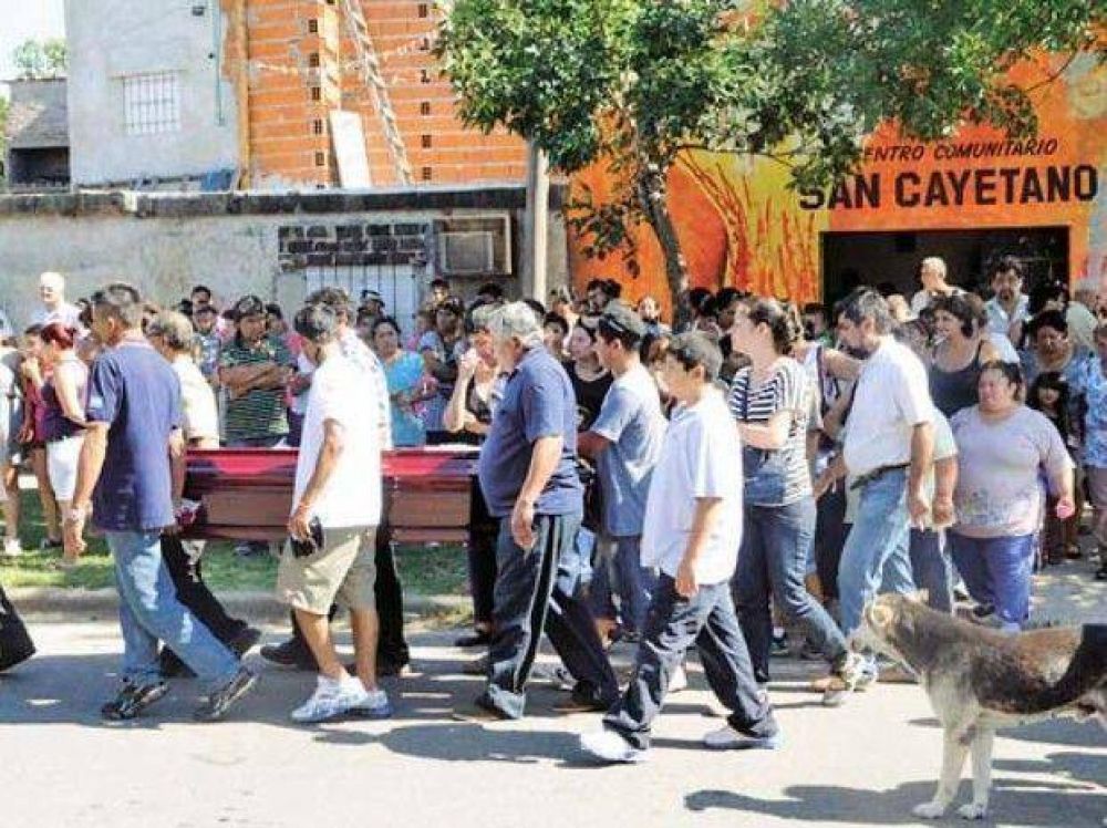 Los vecinos despidieron a Mercedes y hoy marchan por seguridad en el barrio 