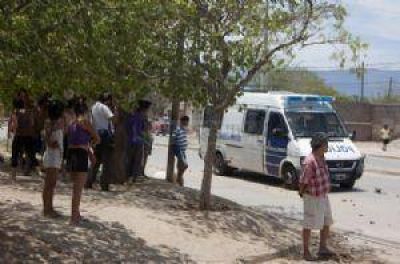 Polic�as intentaron aprehender a tres ladrones y fueron asediados 