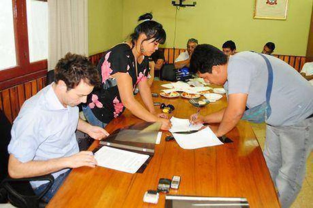 Cooperativas construir�n viviendas en Choele  