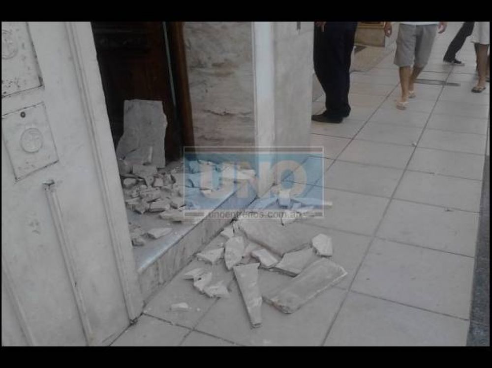 Se desprendi� la mamposter�a de una casa en peatonal San Mart�n 