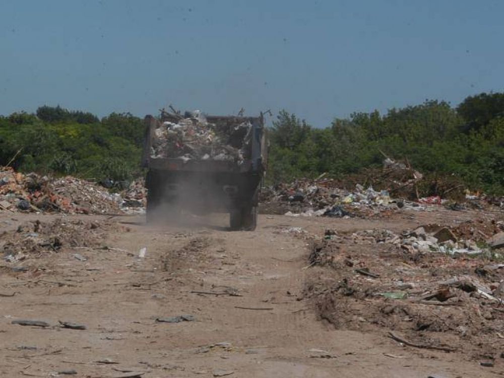Nuevamente tiran basura en la quema