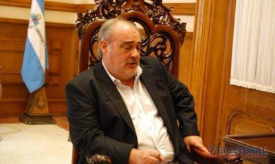 Ricardo vuelve la pr�xima semana, pero en vacaciones baja l�nea por tel�fono 