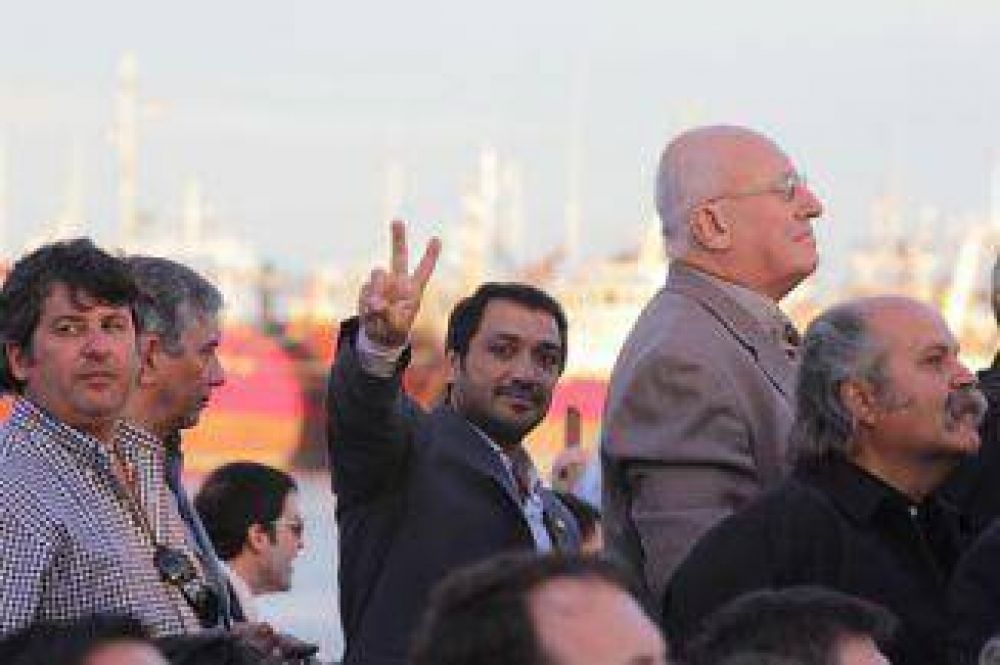 El intendente de Berazategui acompa�� recepci�n a la Fragata Libertad
