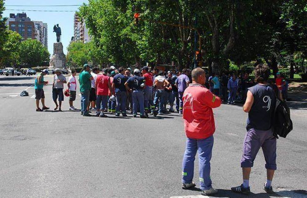 Concentraci�n y amenaza de paro del Sindicato de Camioneros