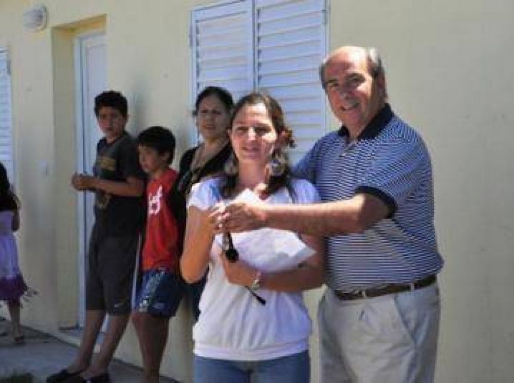 Entregaron 13 viviendas del Plan Plurianual en Reta