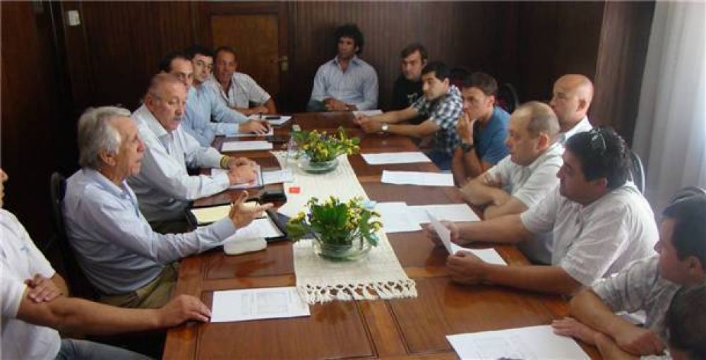 Proveedores locales se reunieron con la empresa que construir� las 50 viviendas
