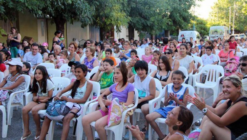 COMENZ� EL PROGRAMA �VACACIONES DE VERANO EN LOS BARRIOS�