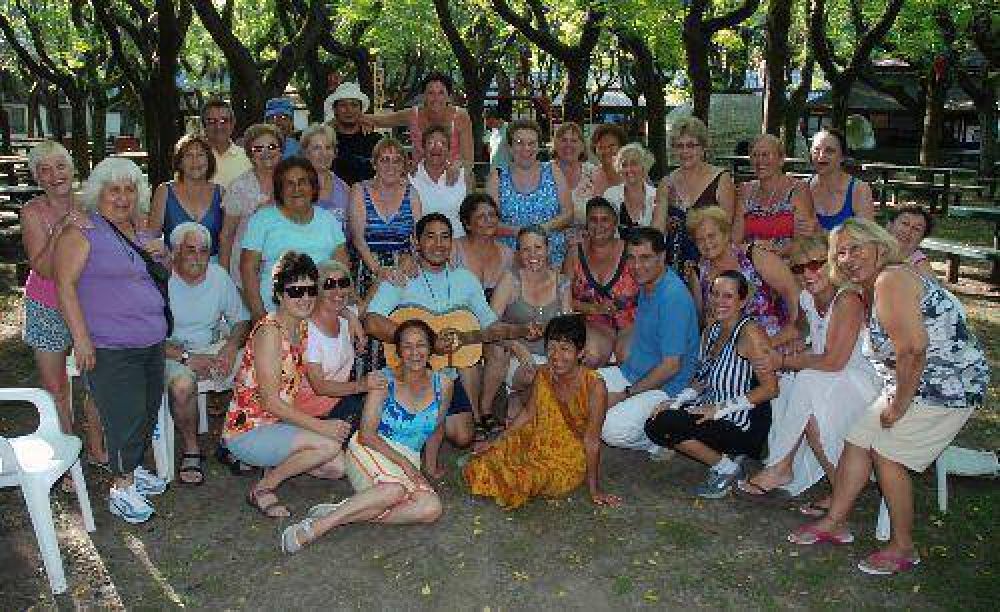 Los abuelos de Tigre tambi�n disfrutan las colonias de verano