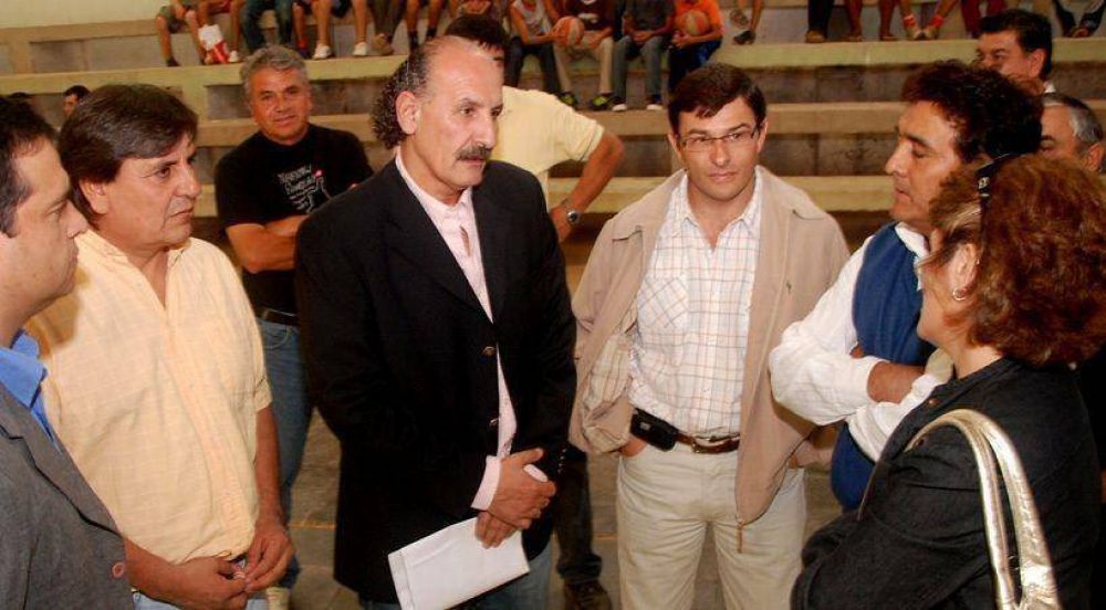 En campa�a, Yoma busc� votos en el oeste ofreciendo carreras universitarias.