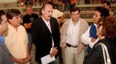 En campa�a, Yoma busc� votos en el oeste ofreciendo carreras universitarias.