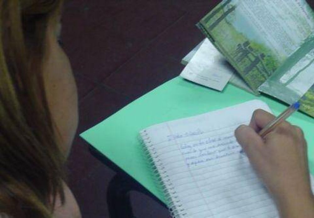 Clases alusivas a Ra�l Alfons�n en todas las escuelas p�blicas.