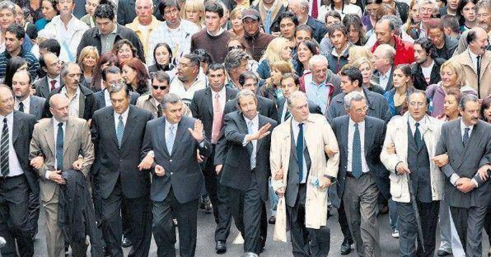 El Gobierno eval�a que ahora se revitalizar� el radicalismo