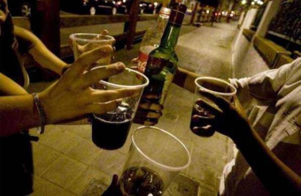 Alcoh�licos An�nimos confirma que baj� la edad en consumidores