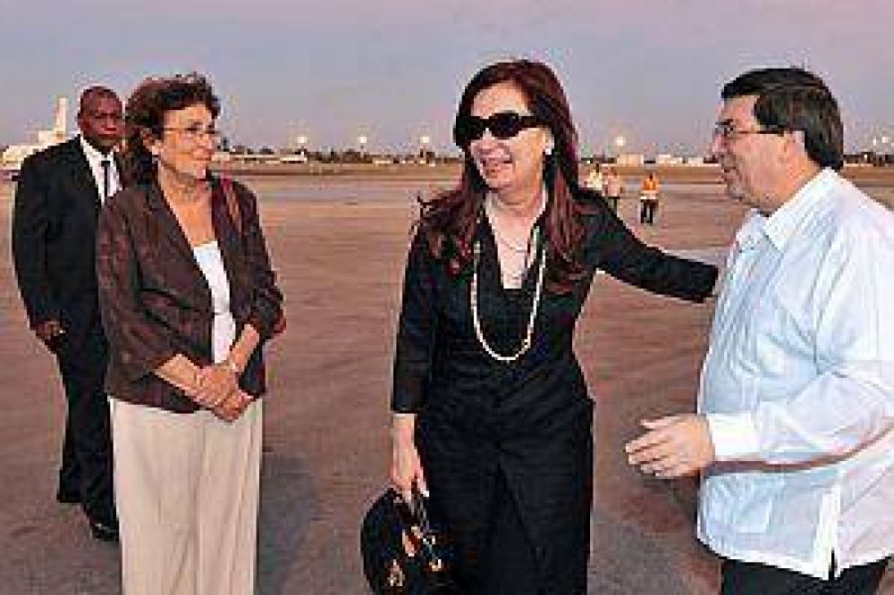En Cuba, Cristina se reuni� con familiares de Ch�vez