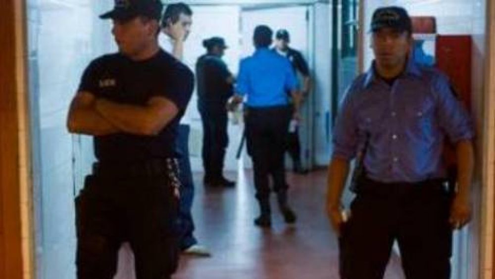 Se suicid� luego de sorprender a su ex novia con otro hombre 