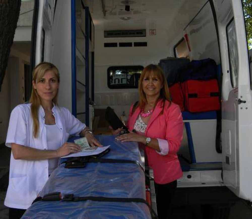 La ministra de Salud entreg� una ambulancia 0 km al Hospital de Saujil  