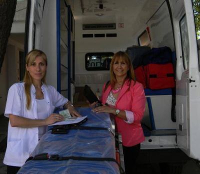 La ministra de Salud entreg� una ambulancia 0 km al Hospital de Saujil  