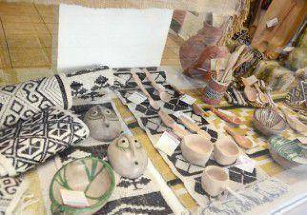 La calidad de la artesan�a neuquina se muestra en una feria en Cosqu�n  