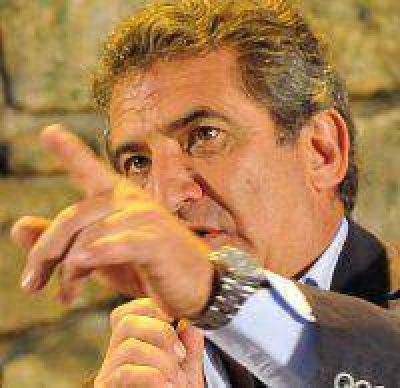 Urribarri: �Desmiento totalmente que se trate una posible reforma previsional�