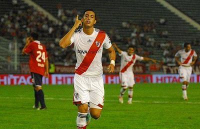 Con dos goles de Funes Mori, River pudo con Independiente en la noche marplatense