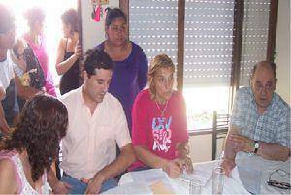 Arroyo, Baragiola y Abad se reunieron con vecinos
