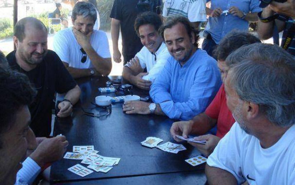 Funcionarios, legisladores y pol�ticos aprovechan la costa para el descanso y algo m�s