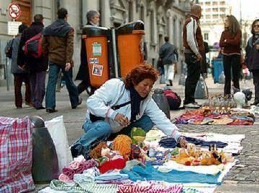 Comerciantes de Claromec� se quejan por la venta ambulante
