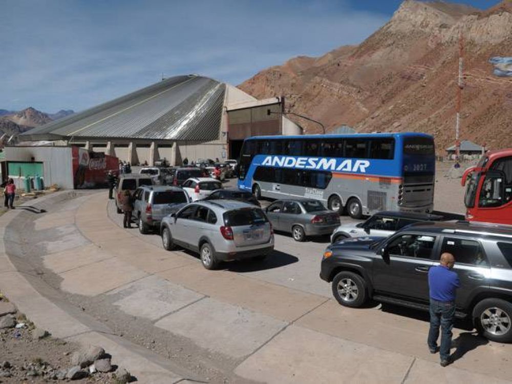 Pol�mica en el paso a Chile: les negaron el ingreso a turistas que no se vacunaron contra el neumococo  